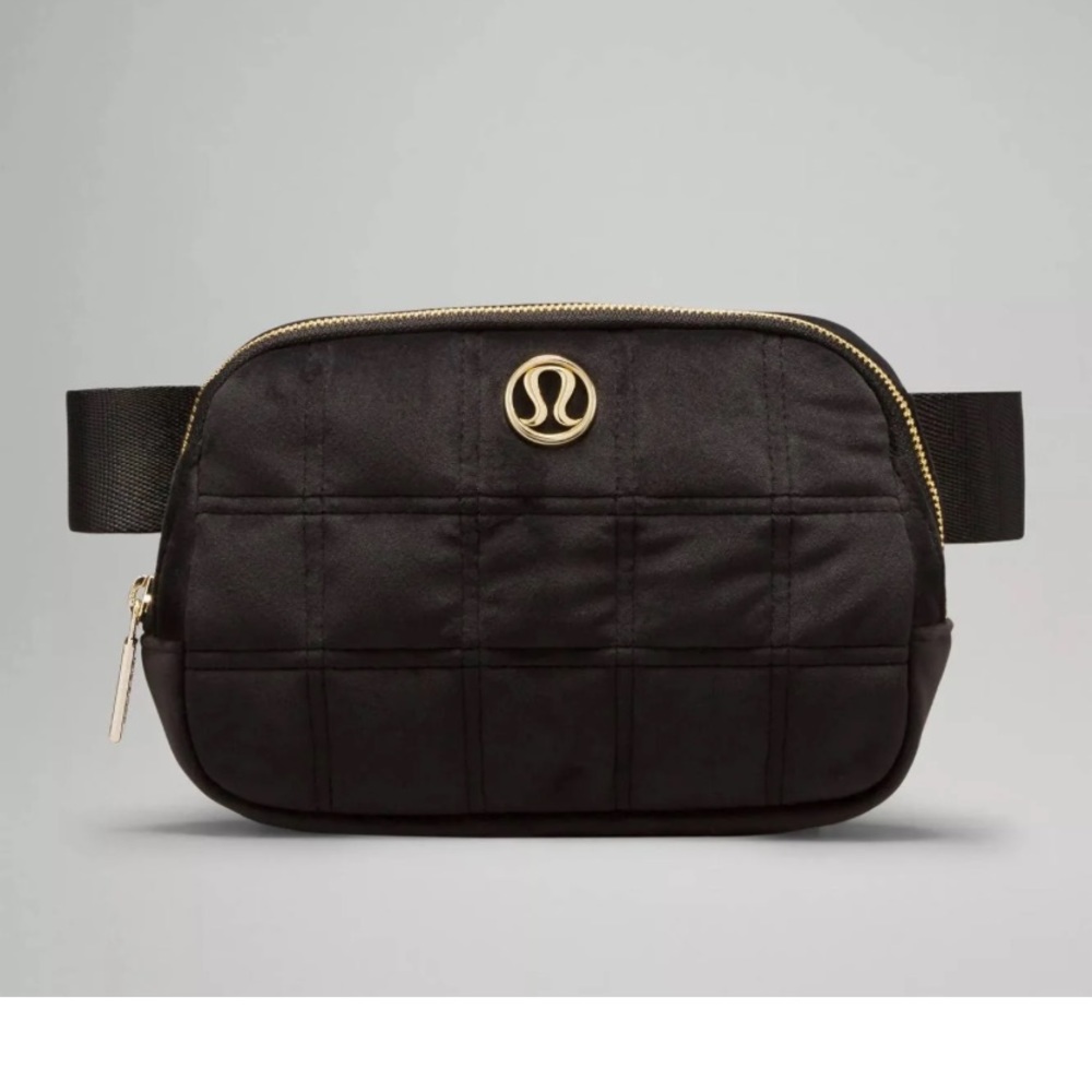 Lululemon Everywhere Belt Bag Quilted Black/Gold